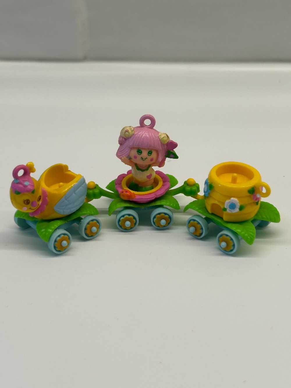 Vintage 80s Hasbro Charmkins Honey Bee Train With Sweet Bea Charm Figure (DVS)